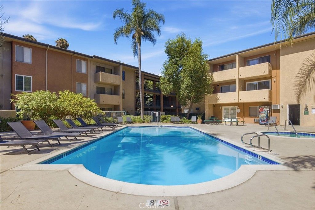 15425 Sherman Way 211, Van Nuys, CA 91406