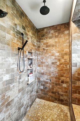 6212 Deer Hollow Road, Auburn, IN 46706