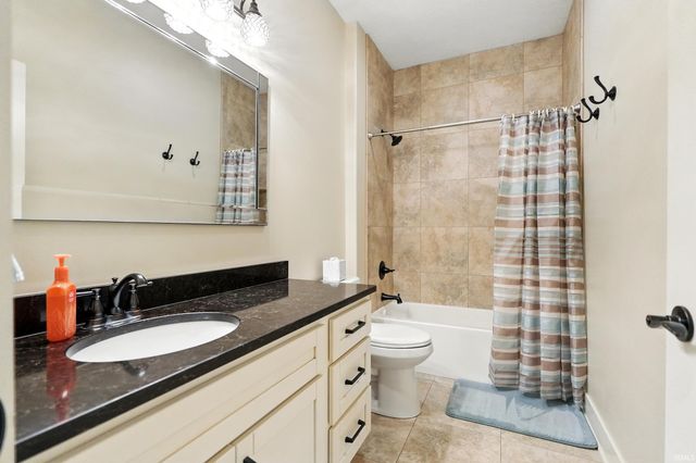 6212 Deer Hollow Road, Auburn, IN 46706