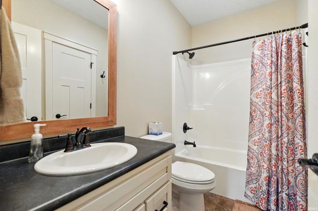 6212 Deer Hollow Road, Auburn, IN 46706