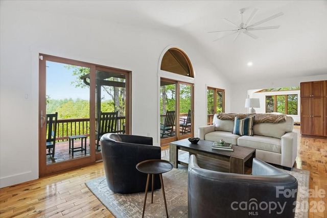 100 Gold Creek Crossing, Black Mountain, NC 28711