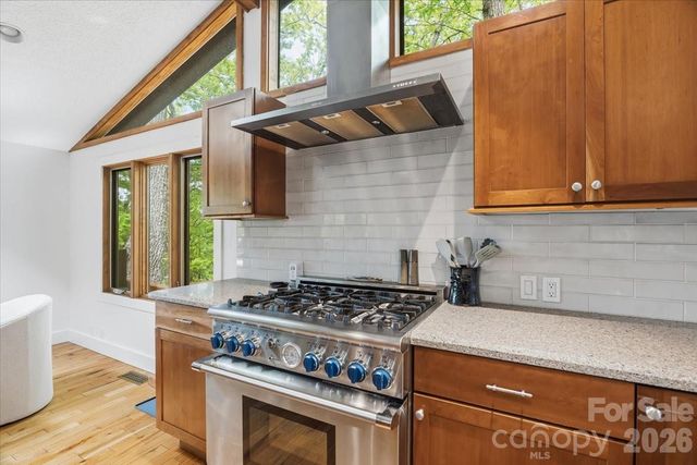 100 Gold Creek Crossing, Black Mountain, NC 28711