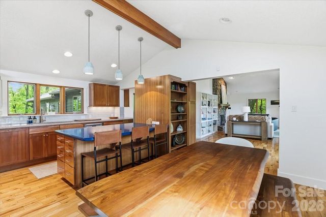 100 Gold Creek Crossing, Black Mountain, NC 28711