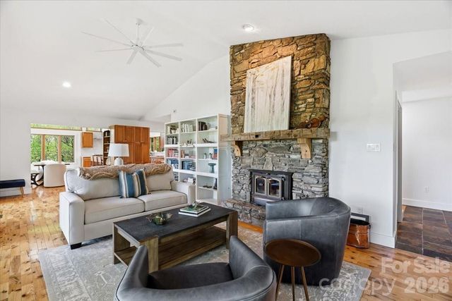 100 Gold Creek Crossing, Black Mountain, NC 28711