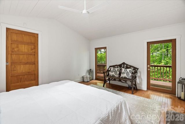 100 Gold Creek Crossing, Black Mountain, NC 28711
