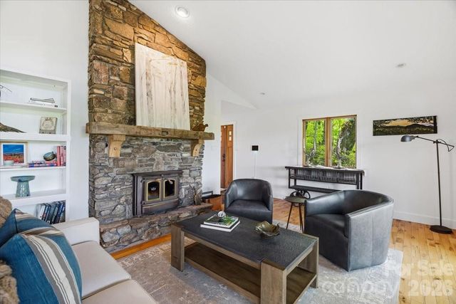 100 Gold Creek Crossing, Black Mountain, NC 28711
