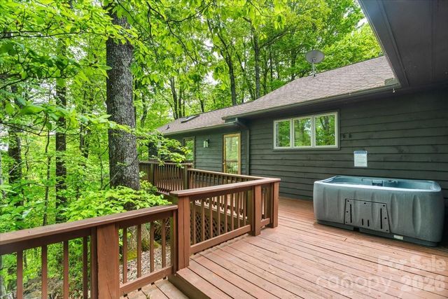 100 Gold Creek Crossing, Black Mountain, NC 28711