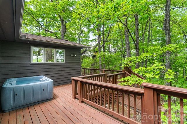 100 Gold Creek Crossing, Black Mountain, NC 28711