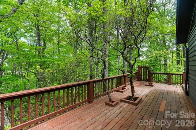 100 Gold Creek Crossing, Black Mountain, NC 28711