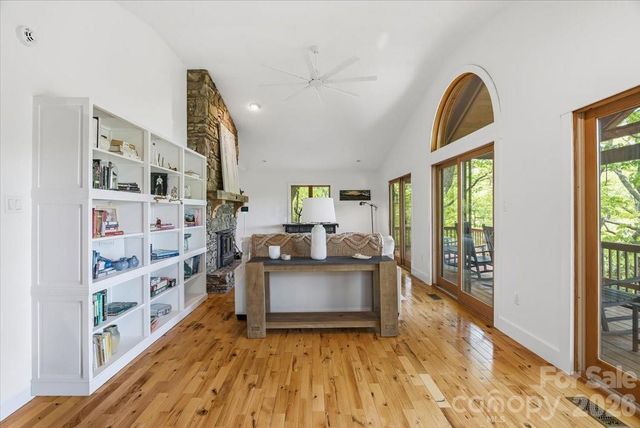 100 Gold Creek Crossing, Black Mountain, NC 28711