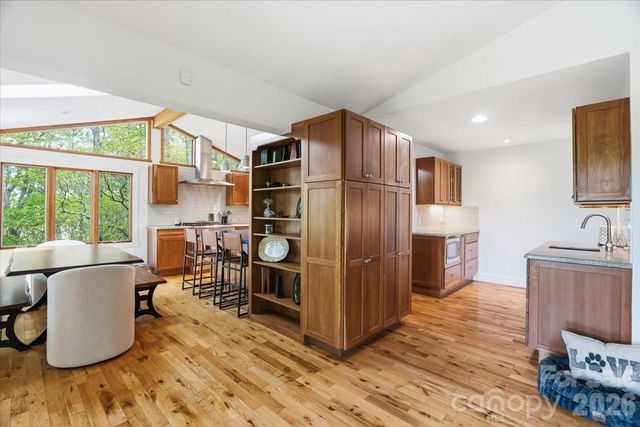 100 Gold Creek Crossing, Black Mountain, NC 28711