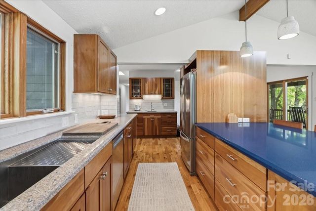 100 Gold Creek Crossing, Black Mountain, NC 28711