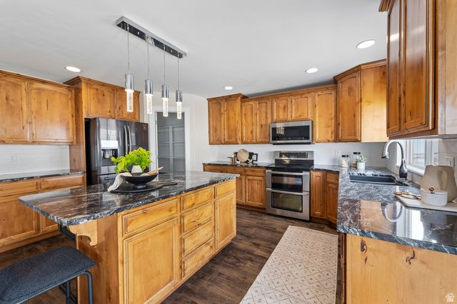 2209 S HUNTER DR, Saratoga Springs, UT 84045