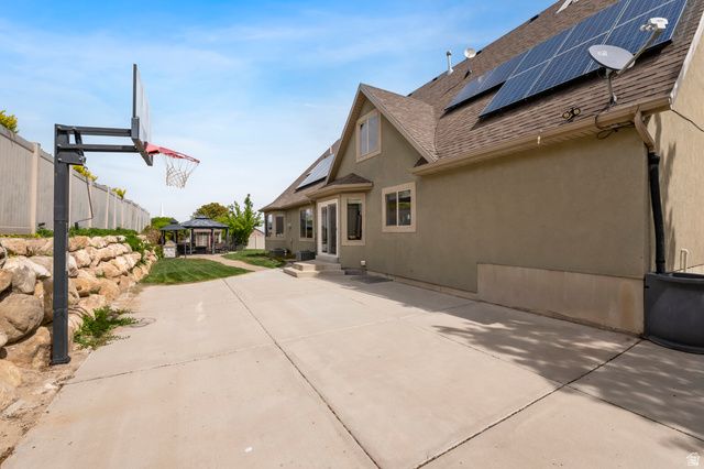 2209 S HUNTER DR, Saratoga Springs, UT 84045