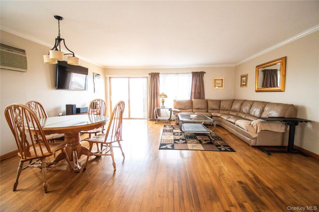 51 E 2nd Street, Freeport, NY 11520