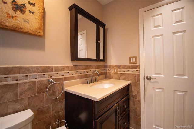 51 E 2nd Street, Freeport, NY 11520