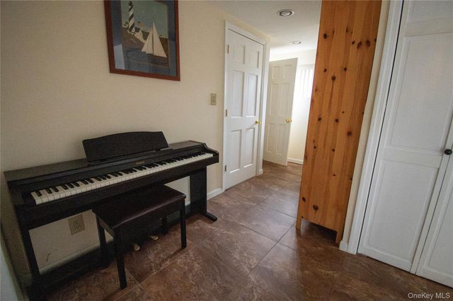 51 E 2nd Street, Freeport, NY 11520