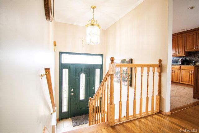 51 E 2nd Street, Freeport, NY 11520