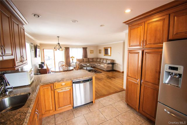 51 E 2nd Street, Freeport, NY 11520