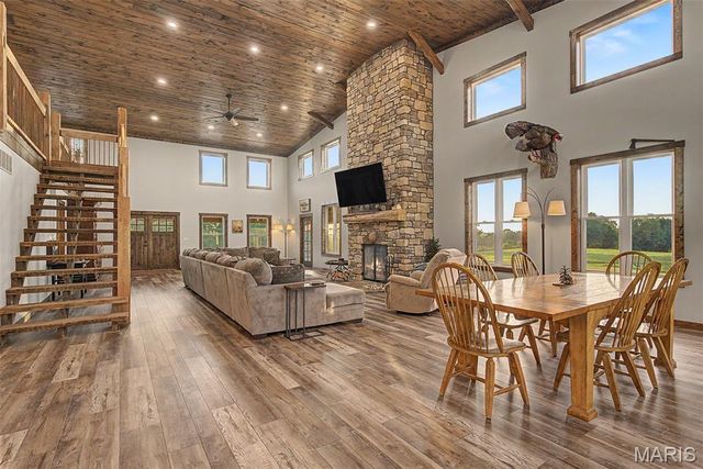 10 Henebry Hills Lane, Troy, MO 63379