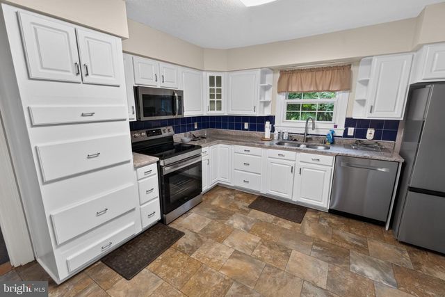 611 LAKESIDE DR, Salisbury, MD 21801