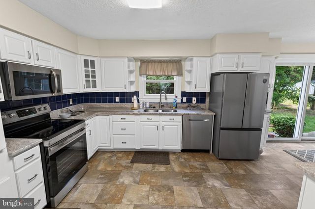 611 LAKESIDE DR, Salisbury, MD 21801