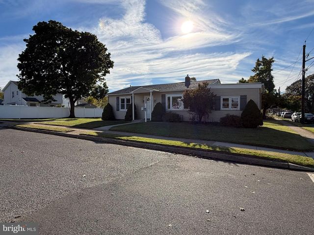 1002 WALNUT ST, Burlington, NJ 08016