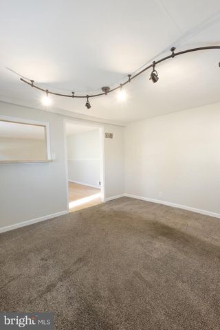 1002 WALNUT ST, Burlington, NJ 08016