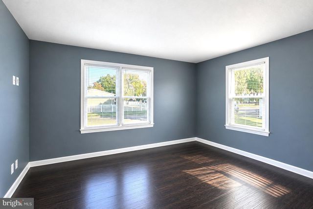1002 WALNUT ST, Burlington, NJ 08016