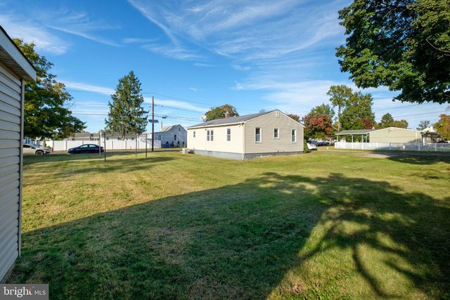 1002 WALNUT ST, Burlington, NJ 08016
