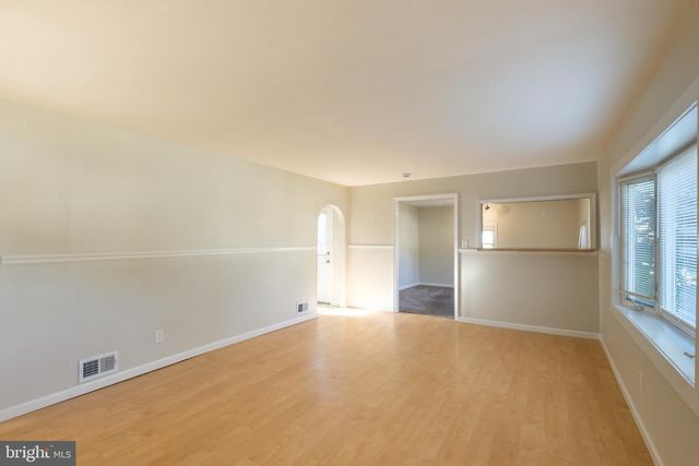 1002 WALNUT ST, Burlington, NJ 08016
