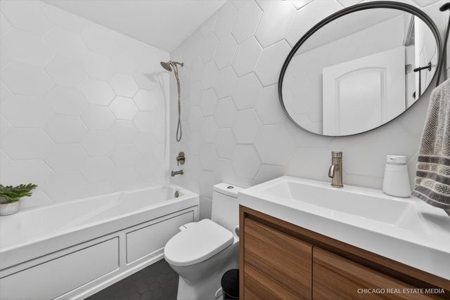 2546 W Washington Boulevard 2W, Chicago, IL 60612