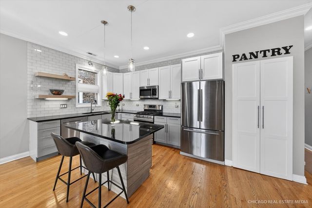 2546 W Washington Boulevard 2W, Chicago, IL 60612