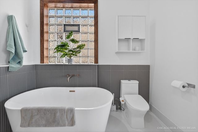 2546 W Washington Boulevard 2W, Chicago, IL 60612