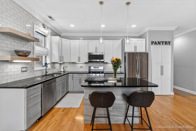 2546 W Washington Boulevard 2W, Chicago, IL 60612