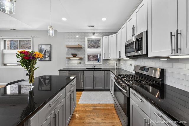 2546 W Washington Boulevard 2W, Chicago, IL 60612