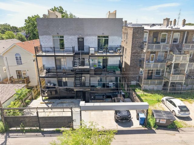 2546 W Washington Boulevard 2W, Chicago, IL 60612