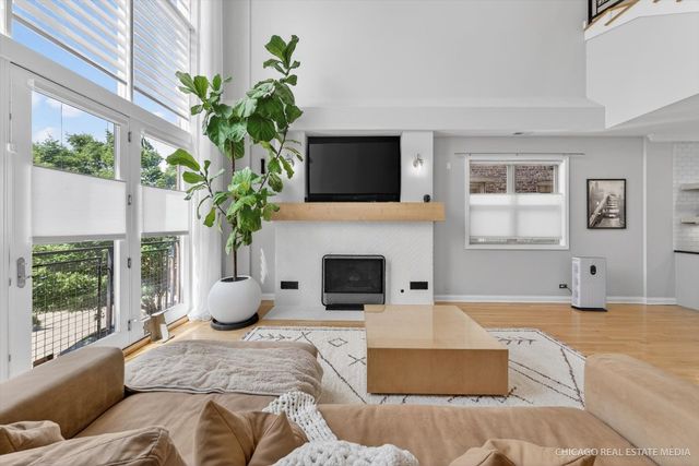 2546 W Washington Boulevard 2W, Chicago, IL 60612