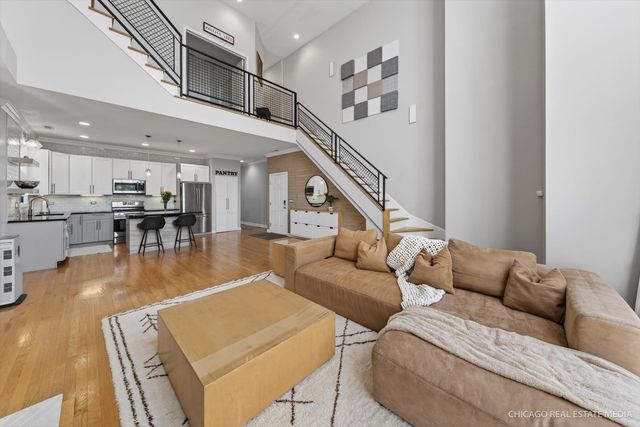 2546 W Washington Boulevard 2W, Chicago, IL 60612