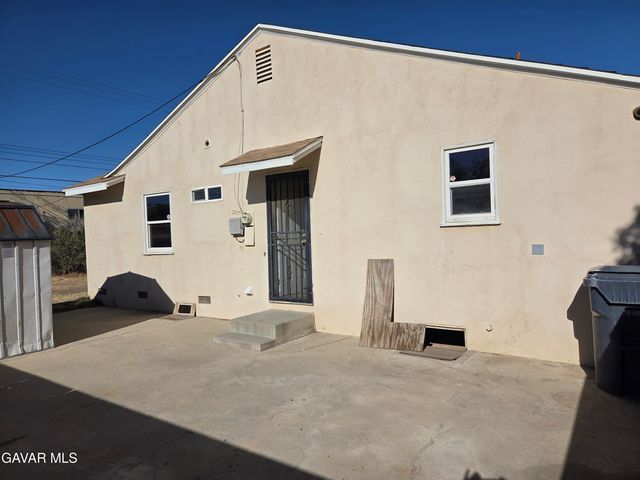 411 W Avenue J7, Lancaster, CA 93534