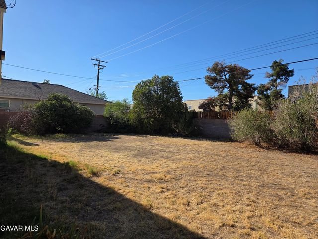 411 W Avenue J7, Lancaster, CA 93534
