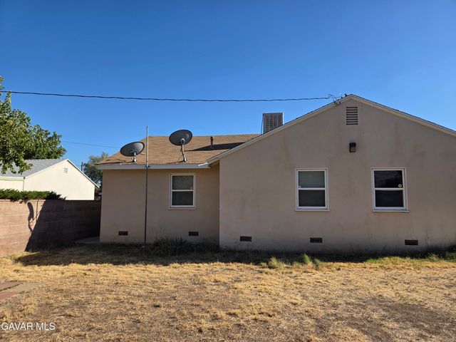 411 W Avenue J7, Lancaster, CA 93534