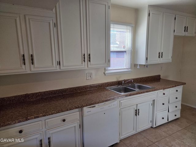 411 W Avenue J7, Lancaster, CA 93534