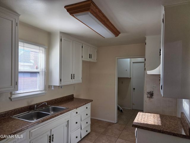 411 W Avenue J7, Lancaster, CA 93534