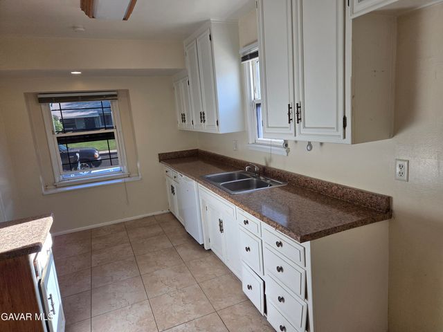 411 W Avenue J7, Lancaster, CA 93534