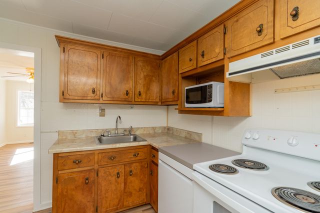 13 Circle Drive, Rossville, GA 30741