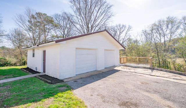 13 Circle Drive, Rossville, GA 30741