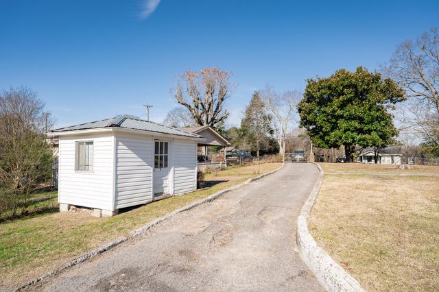 13 Circle Drive, Rossville, GA 30741