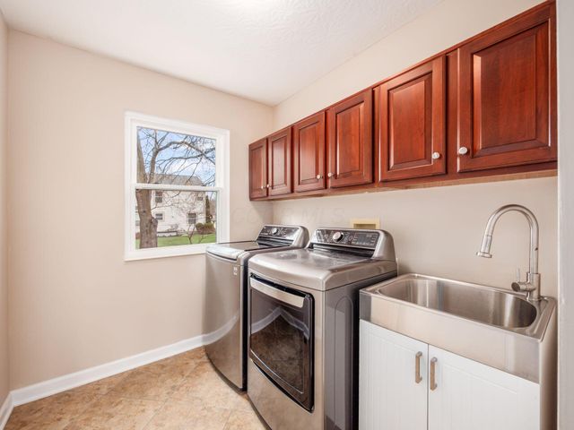 7825 Wiltshire Drive, Dublin, OH 43016