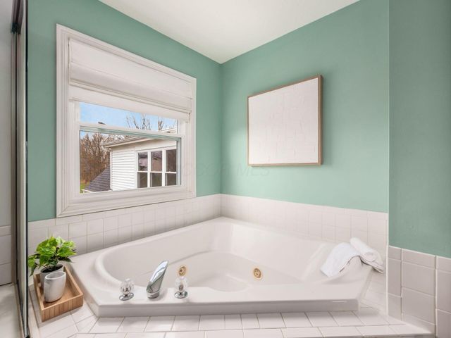 7825 Wiltshire Drive, Dublin, OH 43016